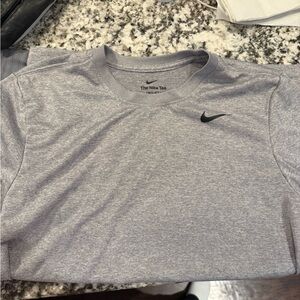 Nike Men's Gray T-Shirt Small